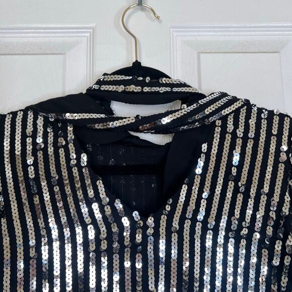 NWT RIXO Moss Black Silver Sequin Stripe Neck Tie Top Size Small Party Holiday - Picture 4 of 10